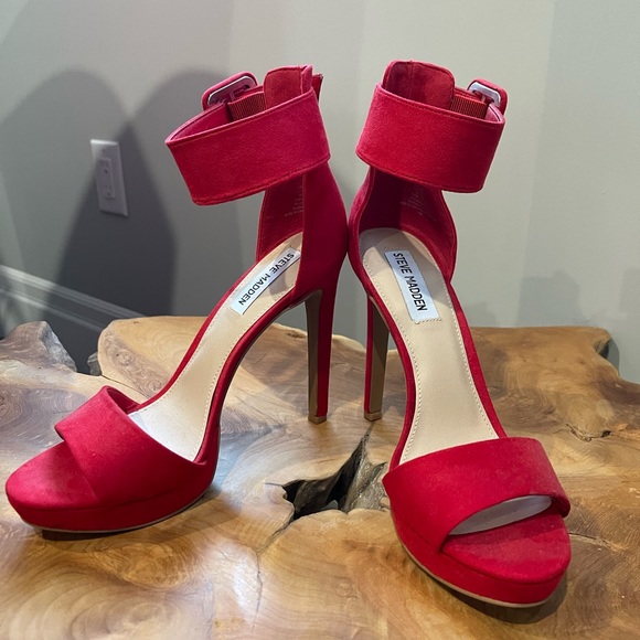 Lady in Red!  Appropriate for any fun summer occasion!! Prom! Wedding! Hot date! - Picture 1 of 7